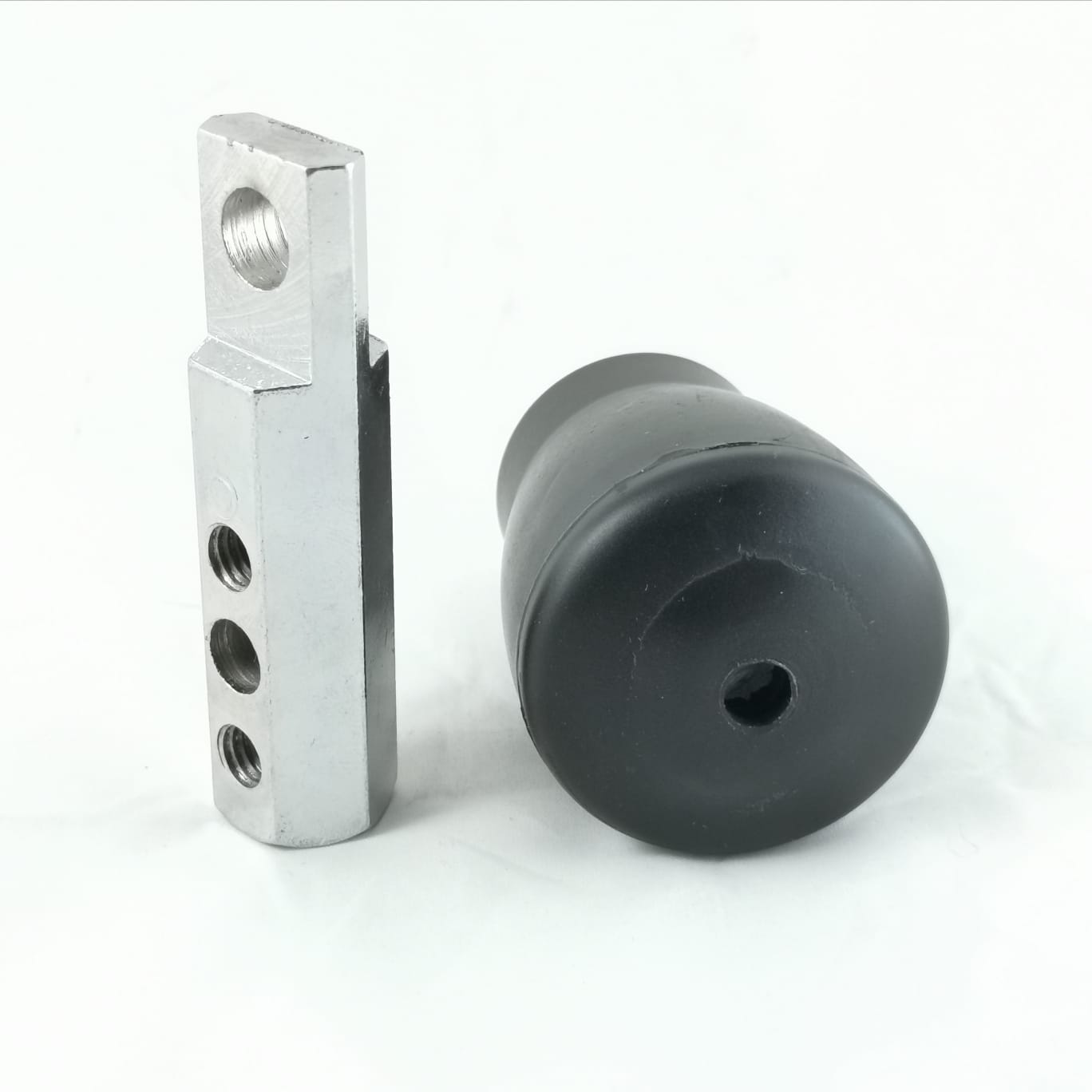 RUBBER PROTECTION TERMINAL CABLE CLIP WITH 6MM SCREWS